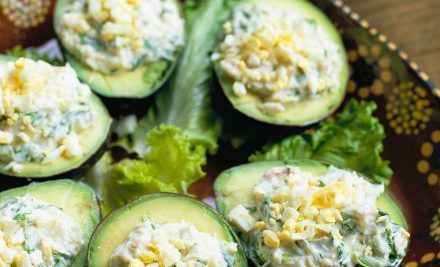 Paltas rellenas de arroz verde