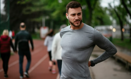 Dolor en la zona lumbar: rutina exprés de yoga para relajar tensiones en 15 minutos