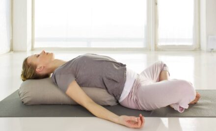 Yoga fácil en casa: alivia el dolor de caderas y gana flexibilidad