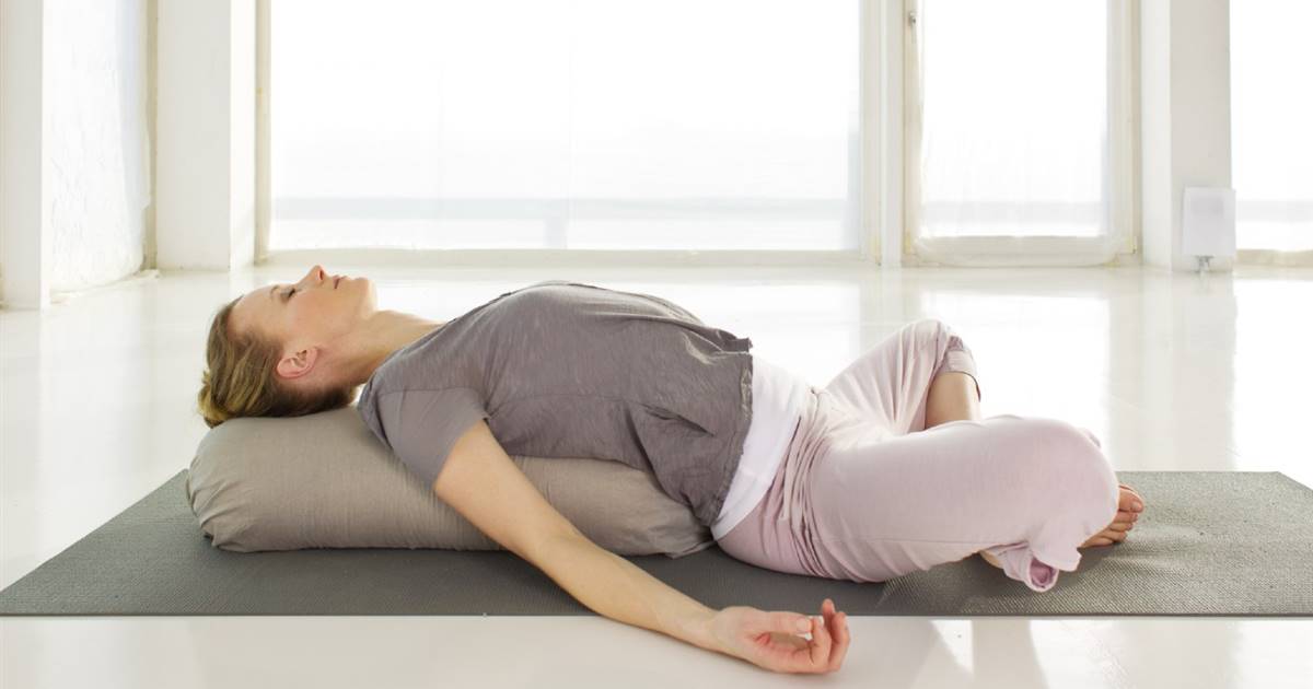 Yoga fácil en casa: alivia el dolor de caderas y gana flexibilidad