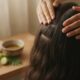 Cómo cuidar el crecimiento del cabello con remedios ayurvédicos y yoga